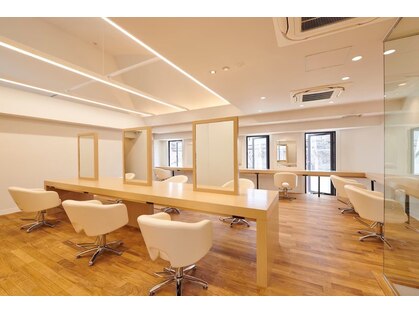 WHITE HOUSE 芦屋さくら並木店の写真