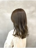 オリーブベージュ