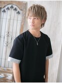プラチナカラーでモテ髪のサイドパートショートC