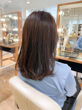 ネオリーブ チロル 横浜西口店(Neolive CiroL.) ローレイヤー ふんわりカット 艶ブラウン
