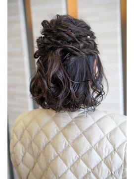 ムゥフ ヘアーアンドアイラッシュ(mouf hair&eyelash) ハーフアップ