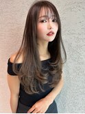 レイヤーとヌーディーグレージュで抜け感たっぷりヘアに