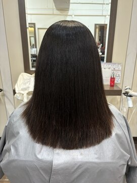 ヘアーアンドメイク ビス(HAIR&MAKE bis) 縮毛矯正 【中西思実】