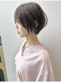 大人ナチュラル前下がりショートボブ耳かけ透明感カラー