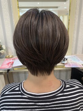 アッシュ 仙川店(Ash) 30代40代50代耳かけショート前髪ありハンサムショートカット小顔