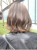 くすみベージュ/細めハイライト/くびれボブ/レイヤーボブ