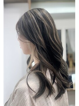 リア(Li'a) ハイライト＋インナーカラー＋コントラスト