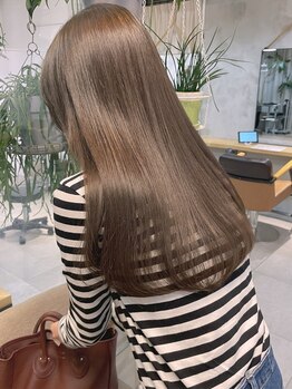 ロマリア ヒルズ 表参道 原宿(Lomalia HILLS)の写真/【自然で美しいストレート】髪の状態を丁寧に見極めた薬剤を選定で、理想の仕上がりを叶える*[表参道/原宿]