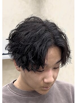 ヘアアンドフェイス ルースト(hair&face ROOST) 刈り上げセンターパート/波巻きツイストスパイラル/円町