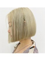 クク(QUQU)&nbsp;ホワイトブロンドボブ