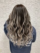 ホワイト(WHITE)&nbsp;[WHITE RYOTA] 外国人風ホワイトグレーシールエクステ