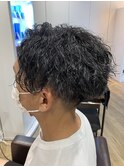 刈り上げセンターパートサーフカールブルーブラッフェザーパーマ