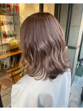 エヌ トーキョー(enu TOKYO) 脱白髪めハイライト ピンクベージュ ボブ