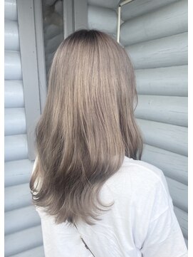 クレエ ヘアー デザイン(creer hair design) ハイトーンベースの淡いミルクティー