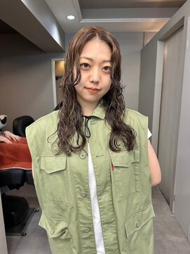 リブロ(LiBro) ペールベージュ大人ガーリーウェーブミディアム似合わせカット