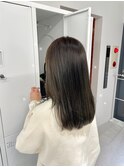 赤みのないオリーブグレージュ