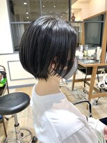 ネオリーブエム(Neolive em;)&nbsp;襟足スッキリショートボブスタイル　美髪