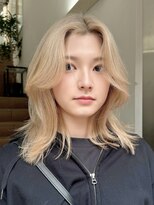 サンク 原宿 表参道(cinq)&nbsp;ミルクティーベージュ顔周りレイヤーカット韓国風ヘアハイトーン