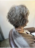 グレイヘアくせ毛風無造作パーマ×白髪ぼかし×ショートレイヤー