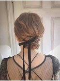 シニヨン　お団子　ヘアアレンジ　ベロアリボン
