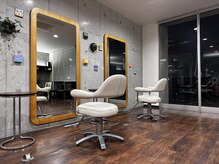 Honey Bee【ハニービー】の雰囲気(開放的な空間でリラックスタイムをお過ごしください。)