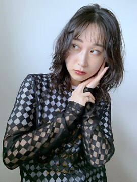 トリッカ シブヤ(TRICCA SHIBUYA) 韓国風ミディ/くびれレイヤー/抜け感カール