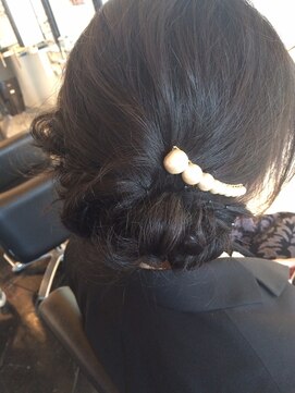 パッション 枚方樟葉店(Passion) シニヨン風ねじりアレンジ