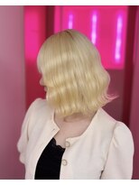 ダズリングディア(Dazzling Deer)&nbsp;抜きっぱなしブロンド／ふんわりミディアム／ハイトーン