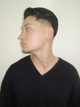 メンズカットアップバングサイドパートスキンフェードバーバー