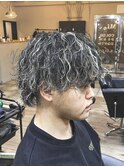 波巻きパーマ×ホワイトハイライト