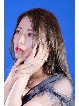 アンアタッシュ(UNE ATTACHE) Cerulean Whisper｜光で透けるグレージュが夏の私を軽やかに