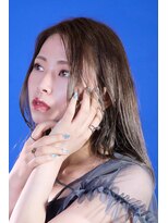 アンアタッシュ(UNE ATTACHE) Cerulean Whisper|光で透けるグレージュが夏の私を軽やかに