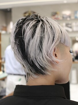 ピークアブー 原宿ハラカド(PEEK-A-BOO) 原宿派手髪デザインカラーショートくびれベリーショート
