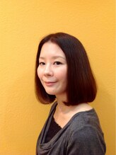 ボネット ヘアードレッシング(BONNET hairdressing) ミディアムレングスボブ、センターバート。