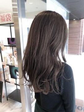 ヘアメイク シュシュ(Hair make chou chou) ハイライトグレージュ3Dカラー【chou-chou 北林夏実】