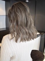 ルーヴェ(LOWE)&nbsp;ナチュラルウェーブにミルクティーベージュのロブスタイル