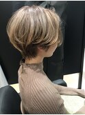 シルキーベージュ×グレージュカラー×細めハイライト