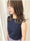 透け感のあるミディアムレイヤー。インナーカラー。