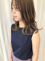 ツイギー 伊賀上ビル店(TWiGGY)&nbsp;透け感のあるミディアムレイヤー。インナーカラー。