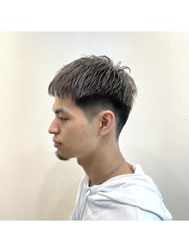 イーチ ディー ヘアーアンドトータルビューティー(each dee hair&total beauty) シルバー×クロップドスタイル