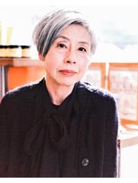 ビュートリアム 福岡(BEAUTRIUM)&nbsp;左右のデザインを変えたアシンメトリーショートカット