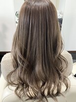 エル(L) 柔らかウェーブの愛されロングヘア