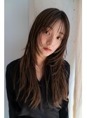 シースルーな前髪とレイヤーで大人可愛いさを