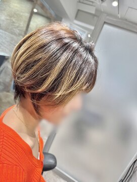 ブロッサム 保谷(Blossom) 20代30代40代前下がりショート小顔補正立体カットハイライト