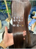【髪の広がりに悩む方必見】髪質改善縮毛矯正で自然なツヤ髪へ