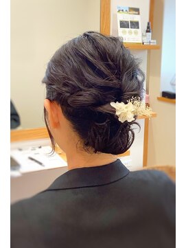 ヘアリエ(Hairie) ショートヘアをアップスタイルにヘアセット♪