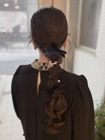 アヴェイル ヒロオ(a'vail Hiroo)&nbsp;結婚式お呼ばれ二次会タイト編みおろしヘアアレンジ