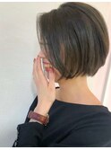 大人可愛いかき上げショートボブ