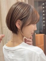 ビュー フクオカ(VIEW FUKUOKA)&nbsp;美髪にオトナかわいいホワイトグレージュネビージュショートボブ