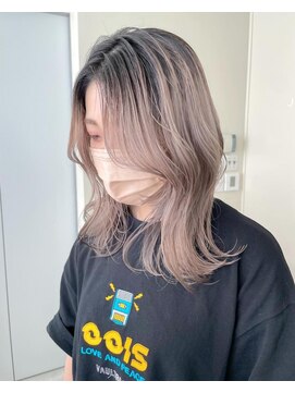 ユーリ(JUURI) グレージュ / ルーツカラー / ミディアム